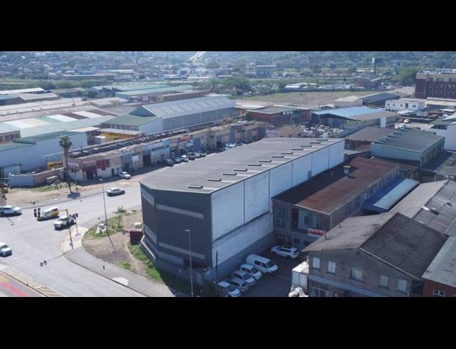 2,200M² WAREHOUSE FOR SALE IN SPRINGFIELD PARK